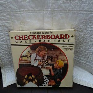 Chicago Metallic Checker Board Cake Pan (21206) Set of 3-9 Round Pan